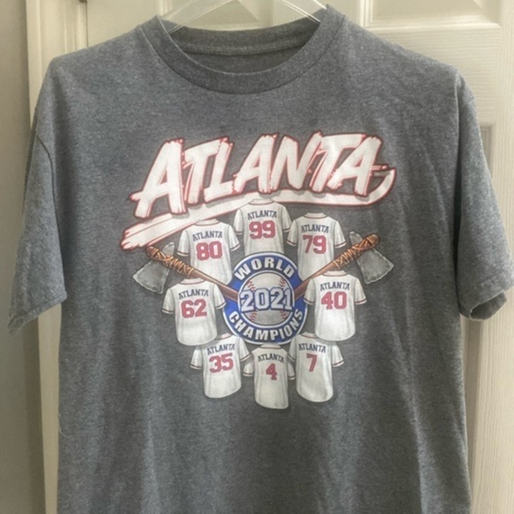Atlanta Braves 2021 championship tee for size M/L
